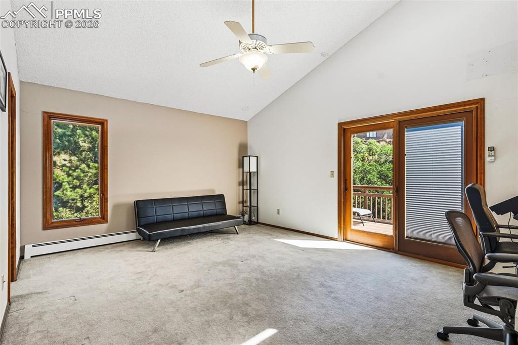 Image 27 of 45: Office