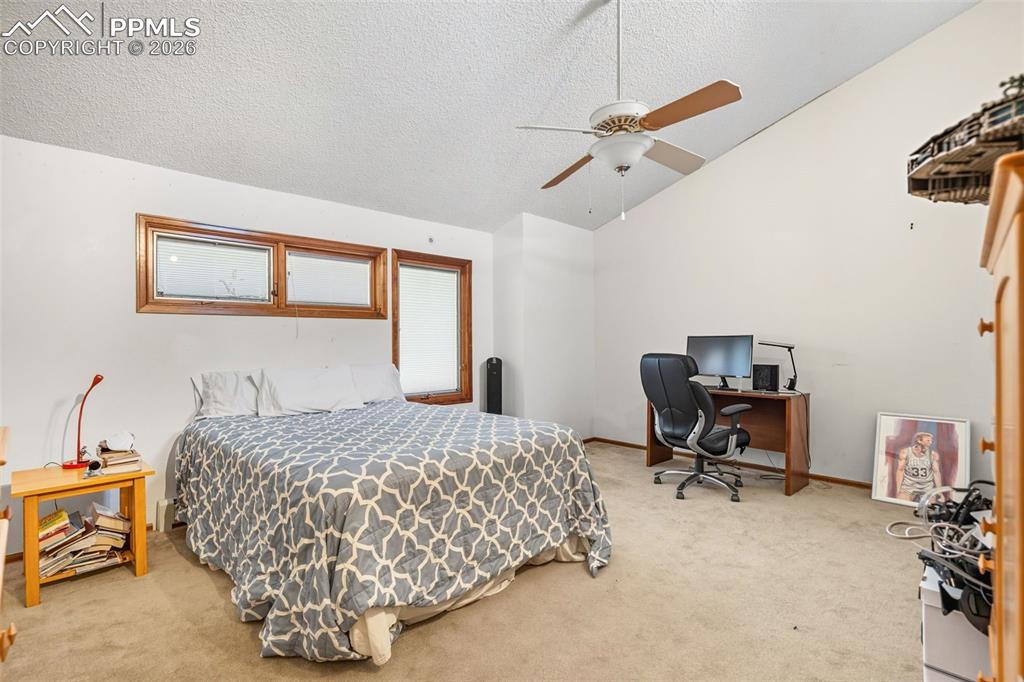 Image 31 of 45: Bedroom