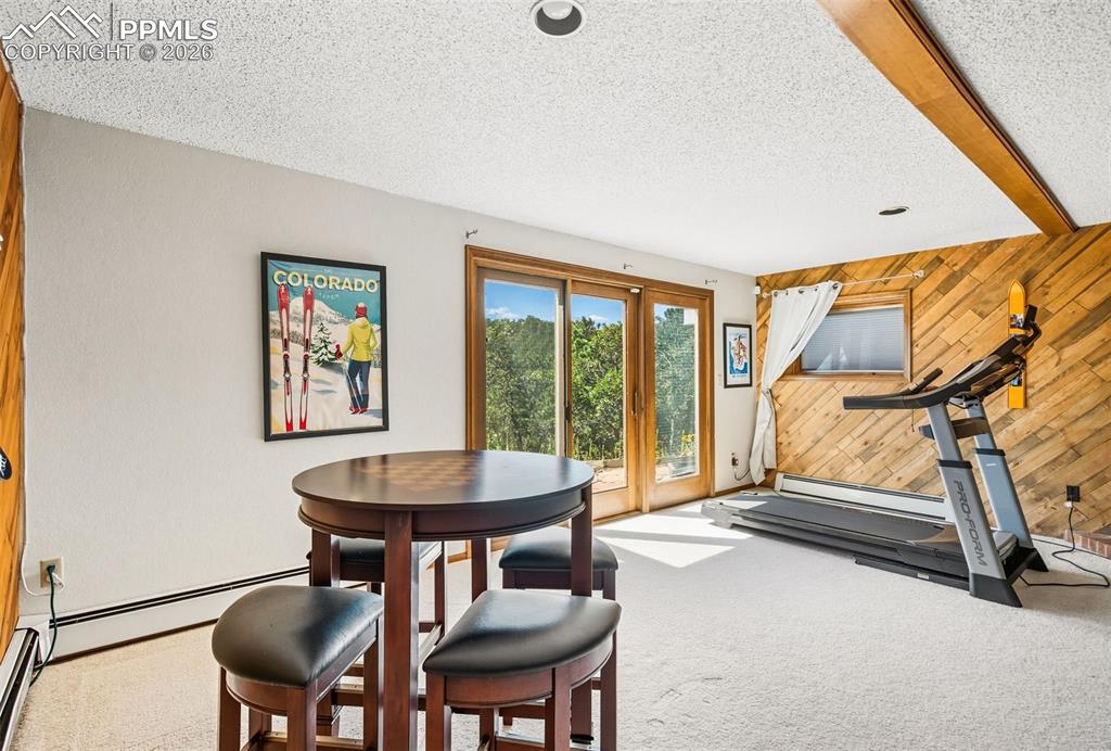 Image 34 of 45: Dining Area