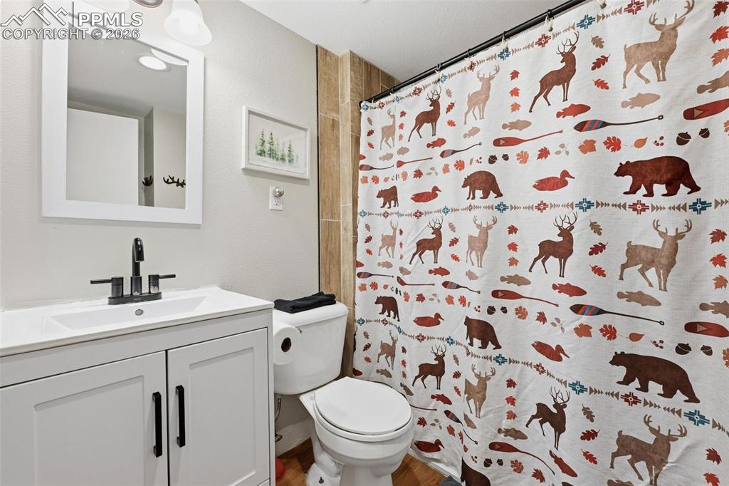 Image 11 of 35: Bathroom