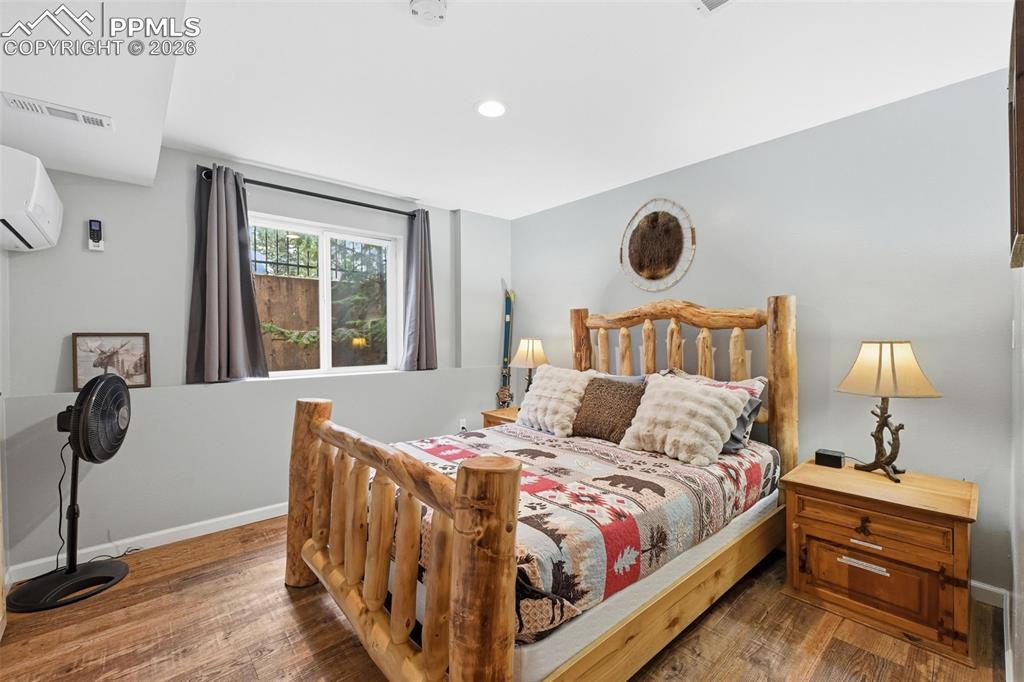 Image 16 of 35: Bedroom