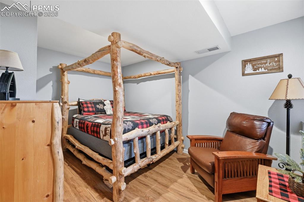 Image 20 of 35: Bedroom