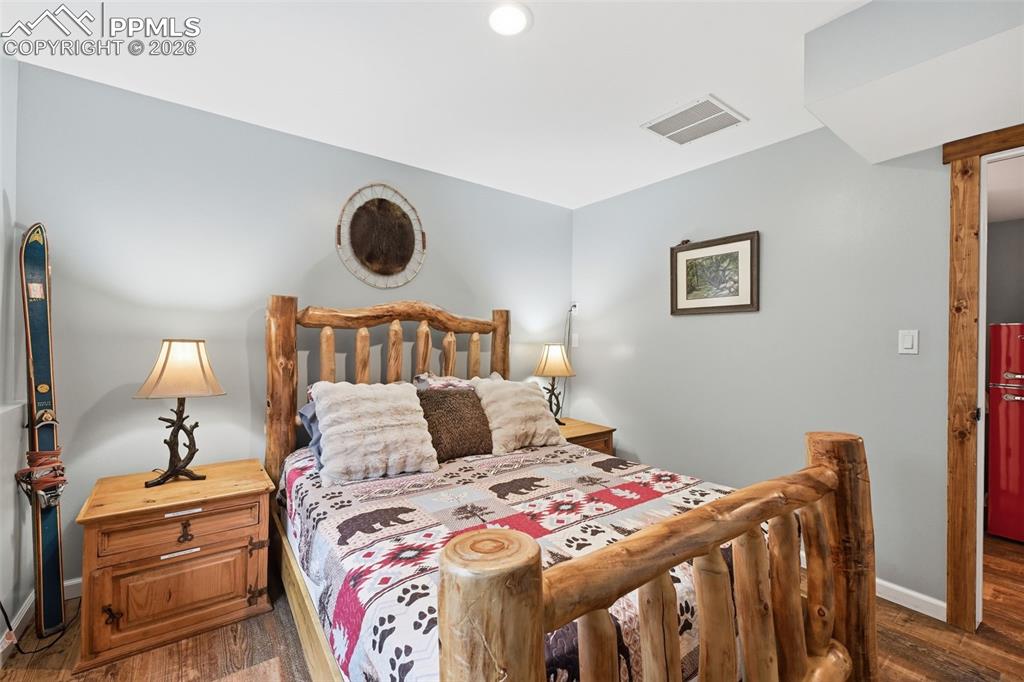 Image 21 of 35: Bedroom