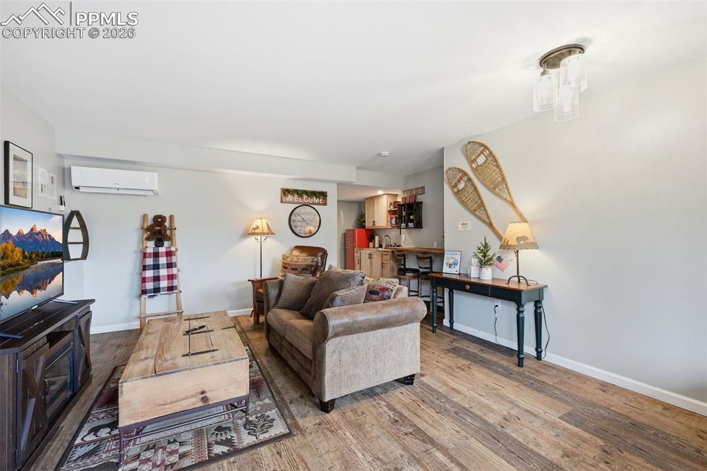 Image 23 of 35: Living Room