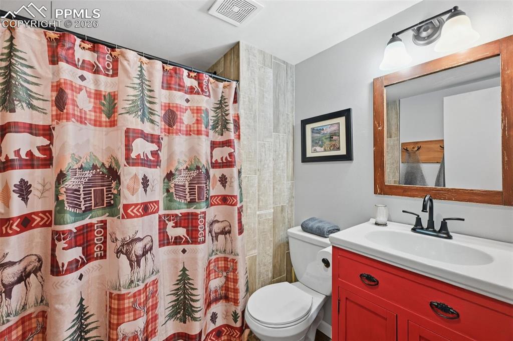 Image 25 of 35: Bathroom