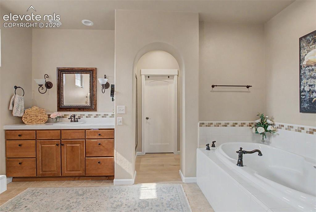Image 16 of 37: Bathroom