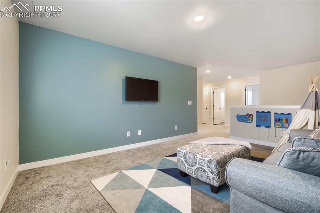 Image 11 of 25: Loft