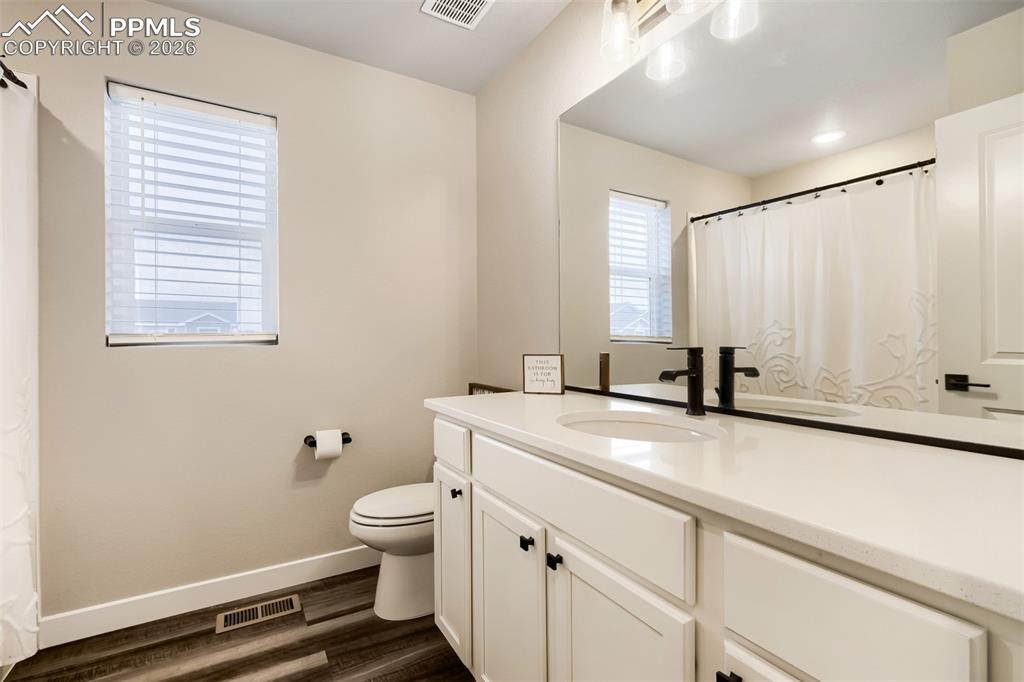 Image 14 of 25: Bathroom