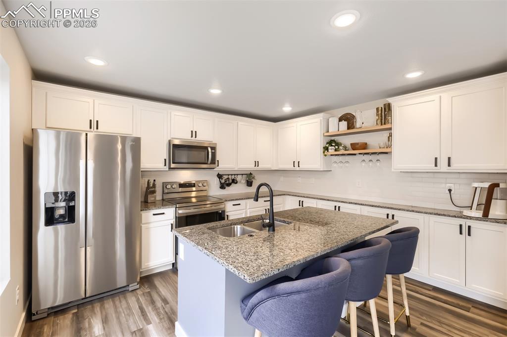 Image 17 of 25: Kitchen