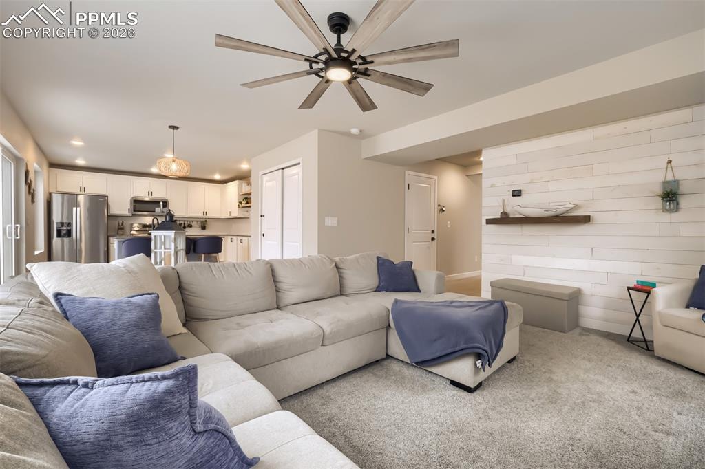 Image 20 of 25: Living Room