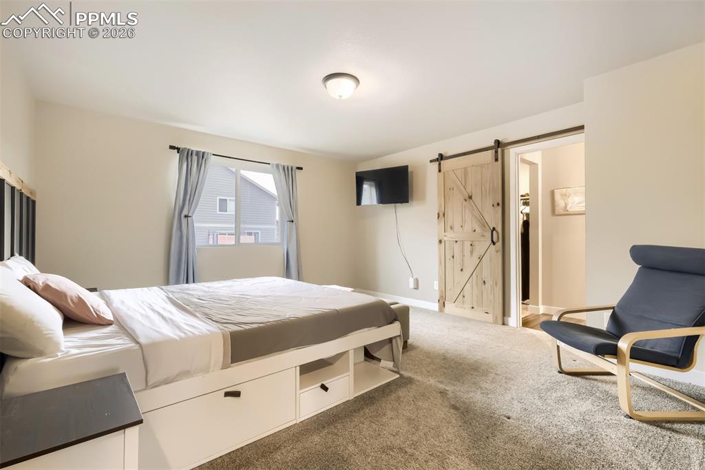 Image 23 of 25: Master Bedroom