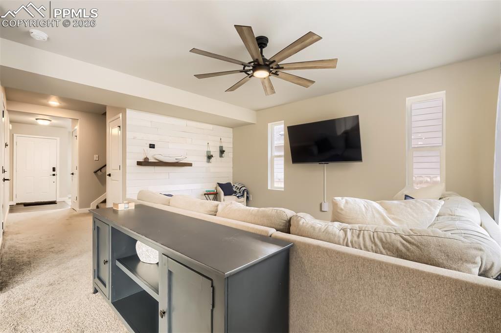 Image 4 of 25: Living Room