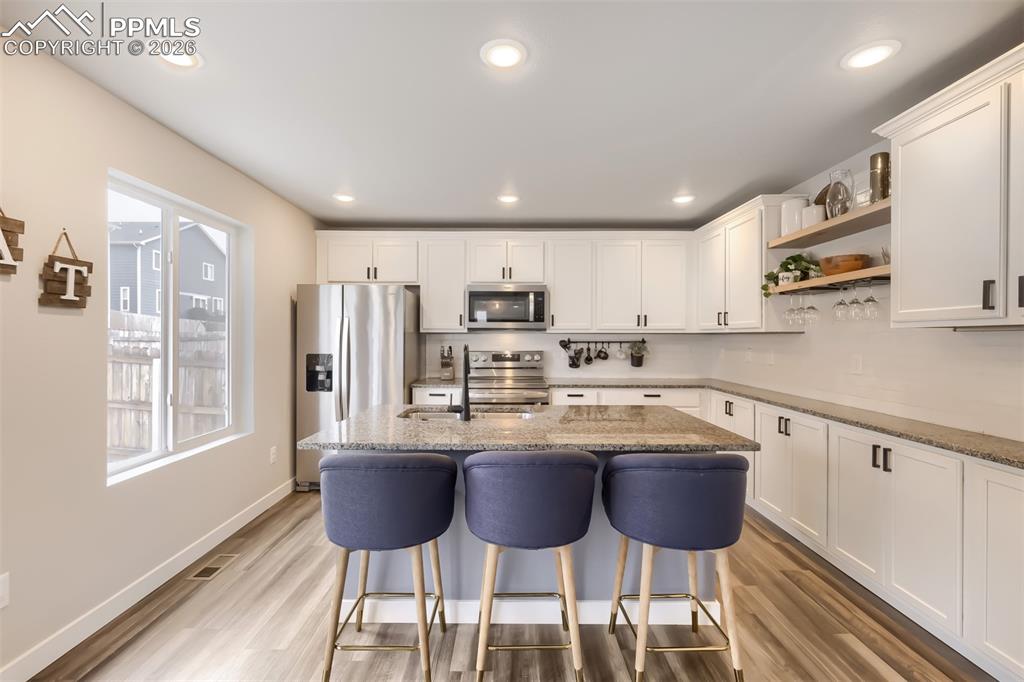 Image 5 of 25: Kitchen