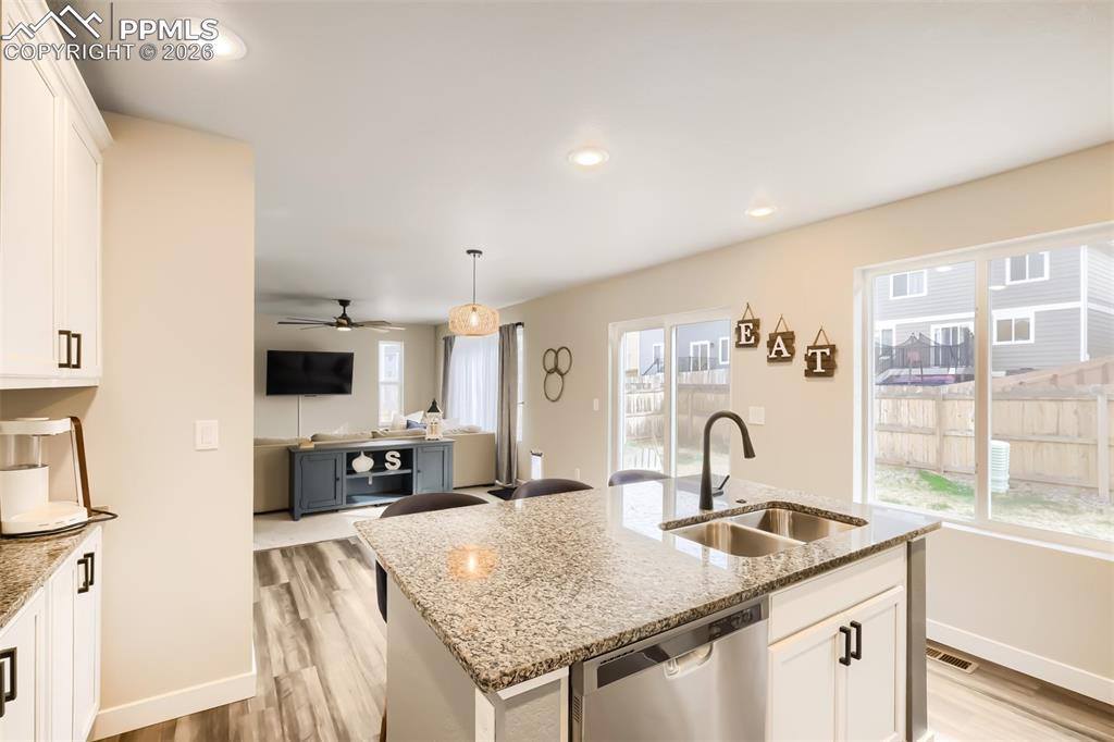 Image 6 of 25: Kitchen