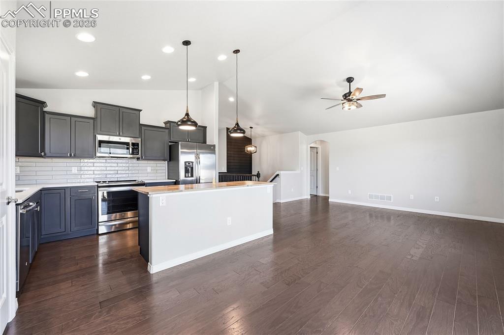 Image 12 of 40: Kitchen