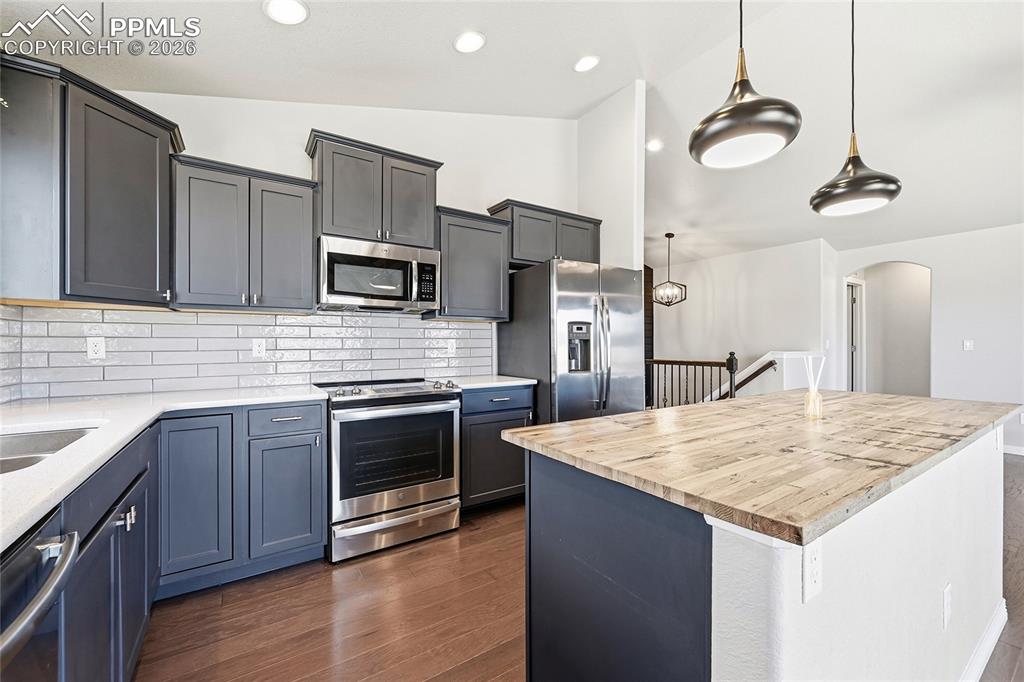 Image 13 of 40: Kitchen