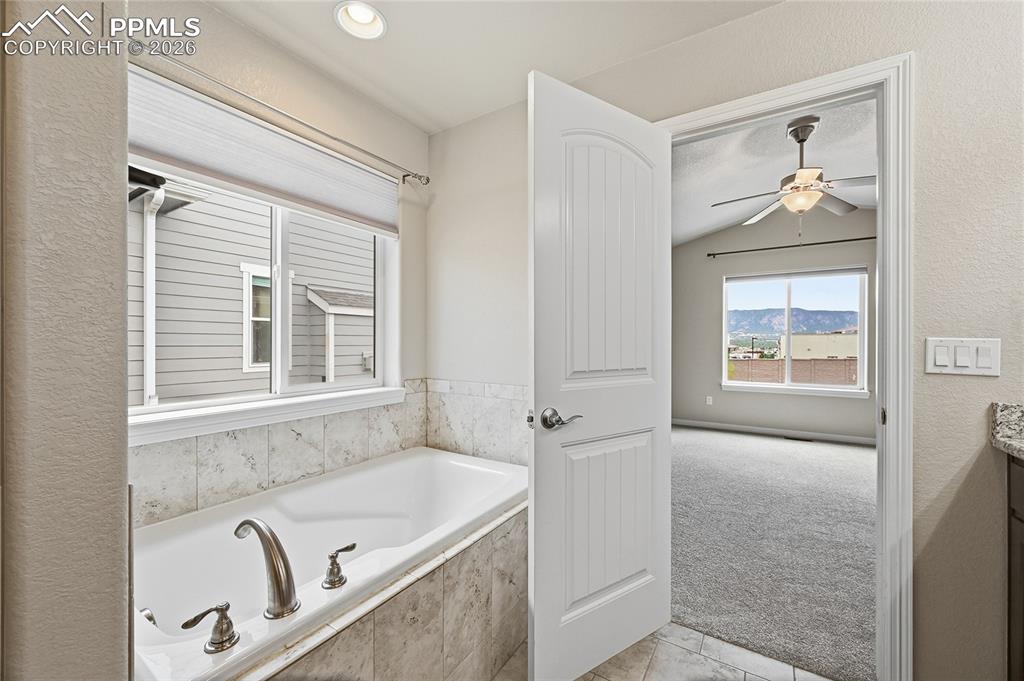 Image 22 of 40: Bathroom