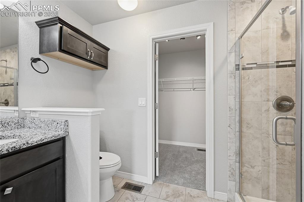 Image 24 of 40: Bathroom