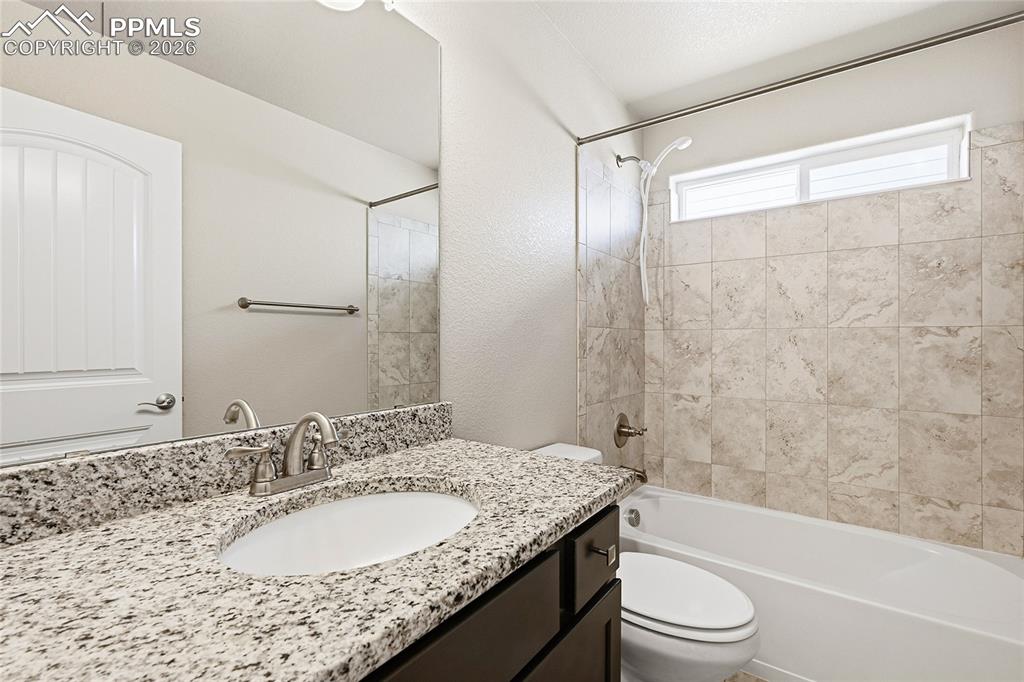 Image 33 of 40: Bathroom