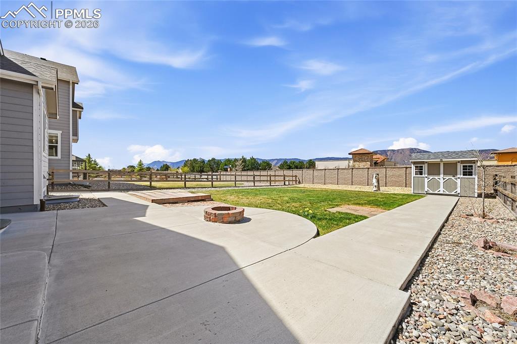 Image 38 of 40: Patio