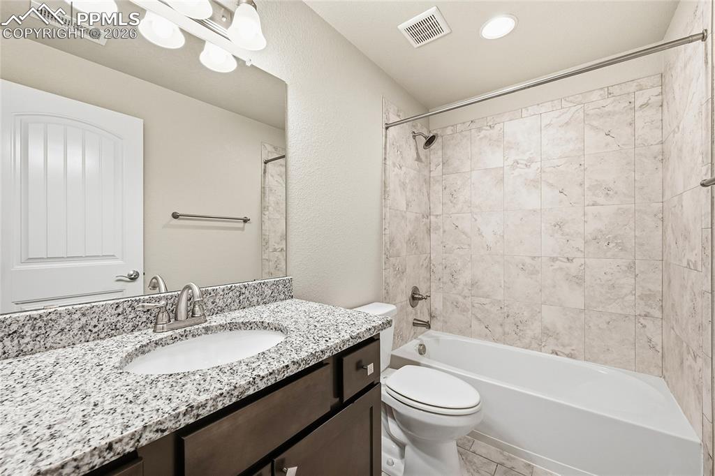 Image 8 of 40: Bathroom