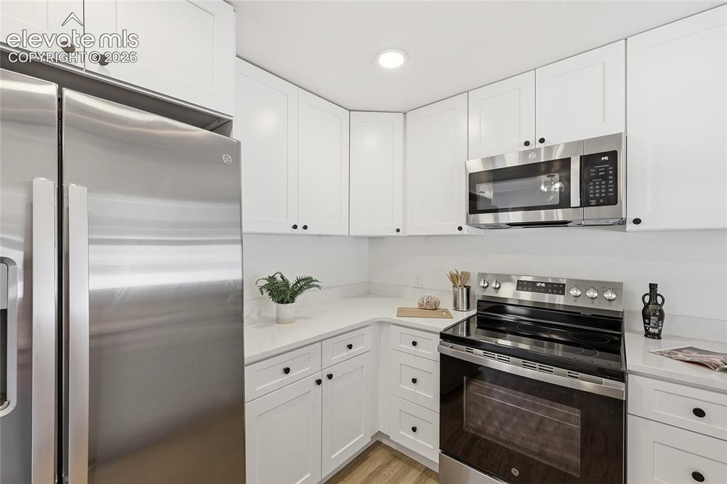 Image 11 of 36: Kitchen
