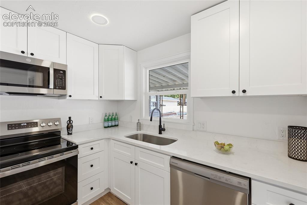 Image 12 of 36: Kitchen