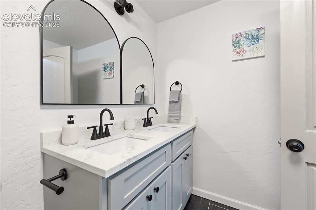 Image 20 of 36: Bathroom