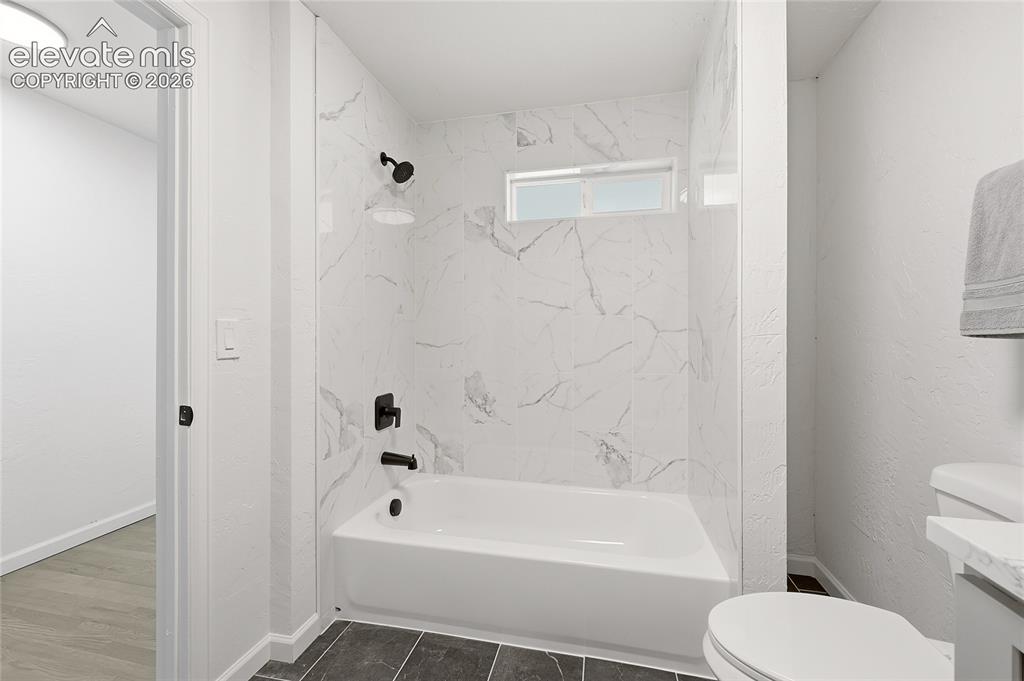 Image 22 of 36: Bathroom