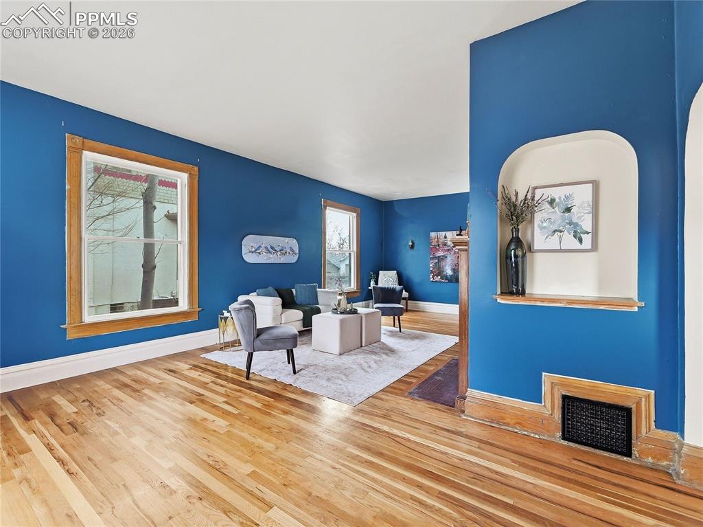 Image 12 of 33: Sitting Room