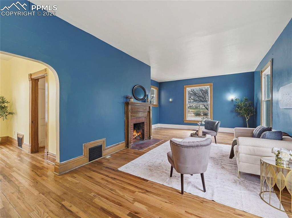 Image 13 of 33: Living Room