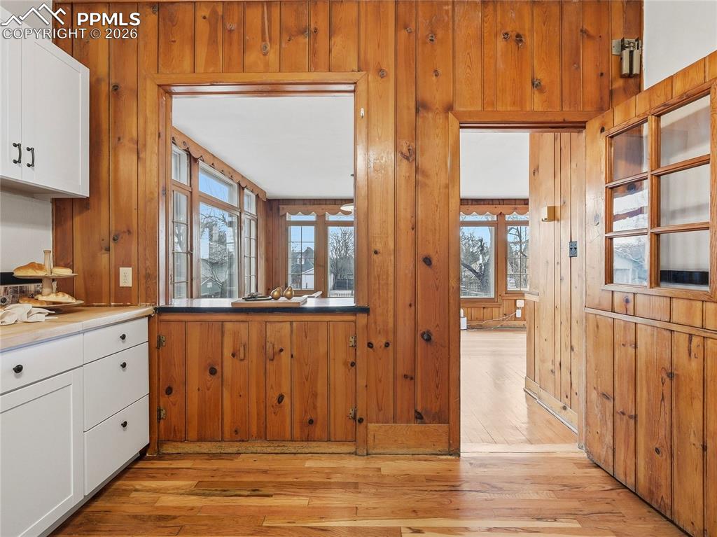 Image 16 of 33: Kitchen