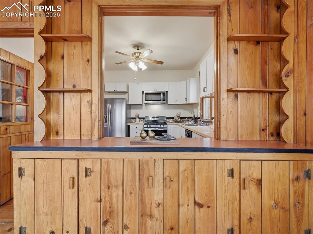 Image 17 of 33: Kitchen