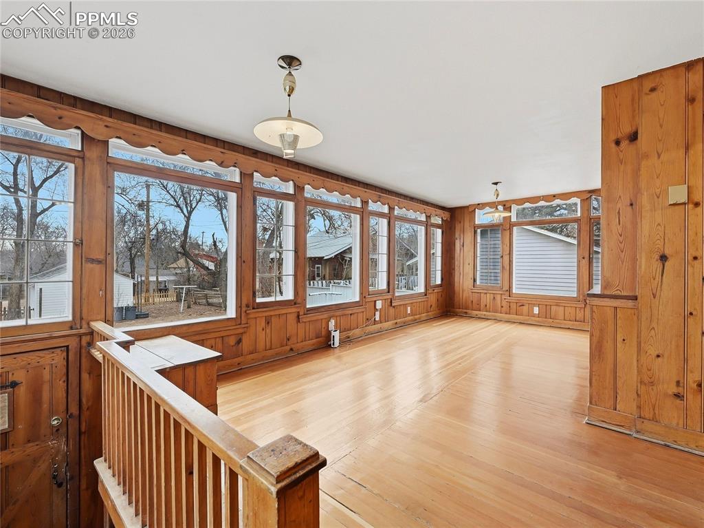 Image 18 of 33: Sun Room