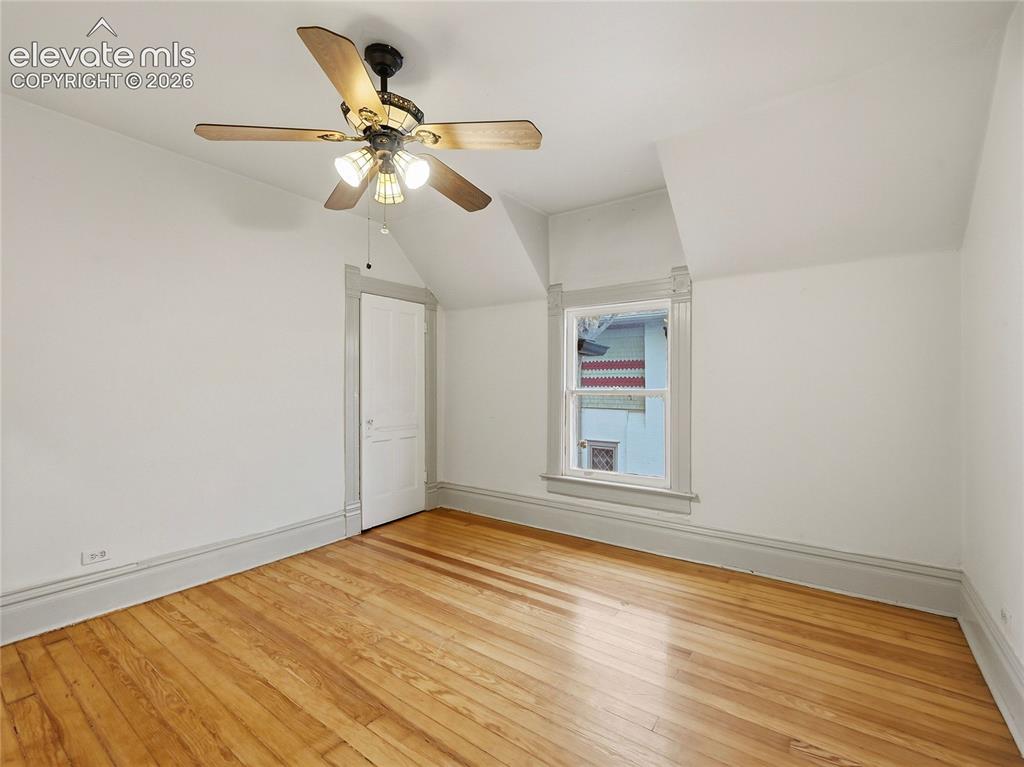 Image 23 of 33: Upstairs bedroom #2