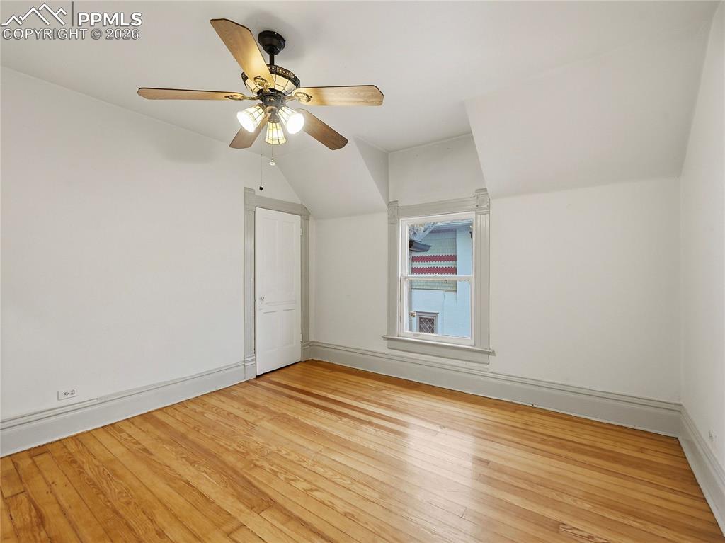 Image 24 of 33: Bonus Room