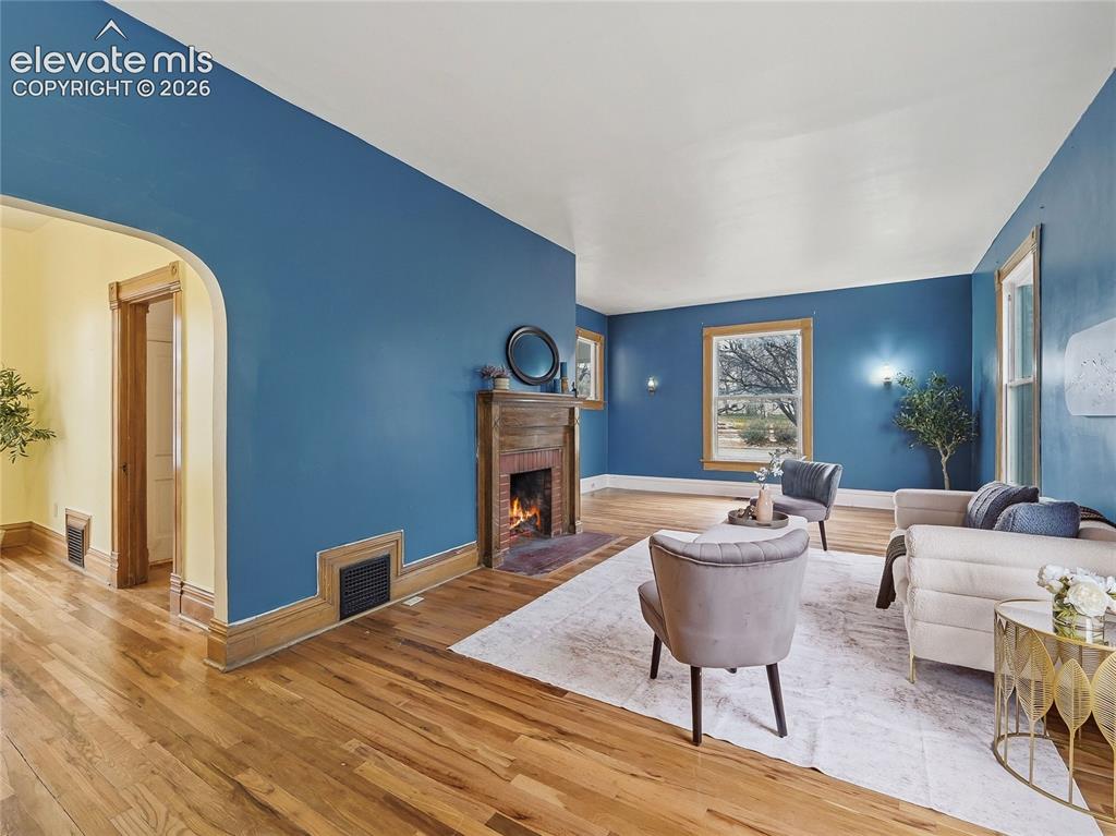 Image 3 of 33: Virtual fire (Sellers have never used the wood-burning fireplace).