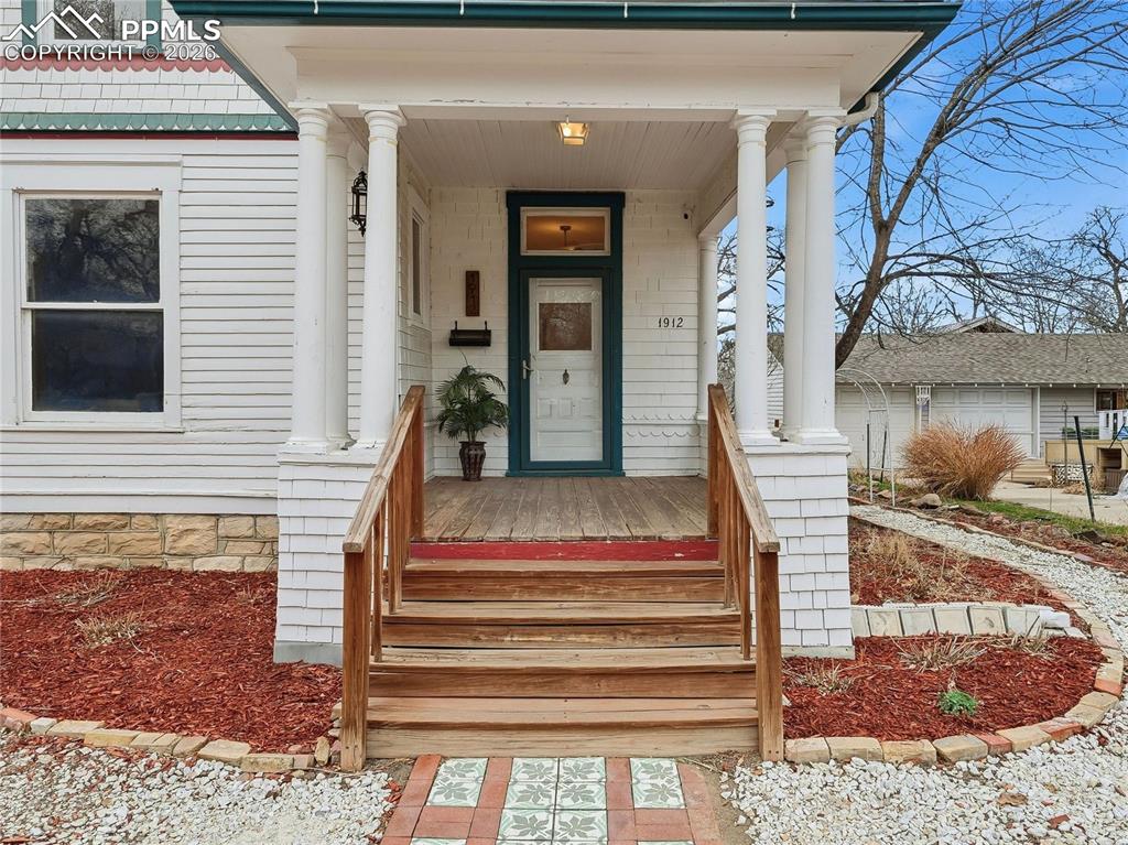 Image 9 of 33: Entry