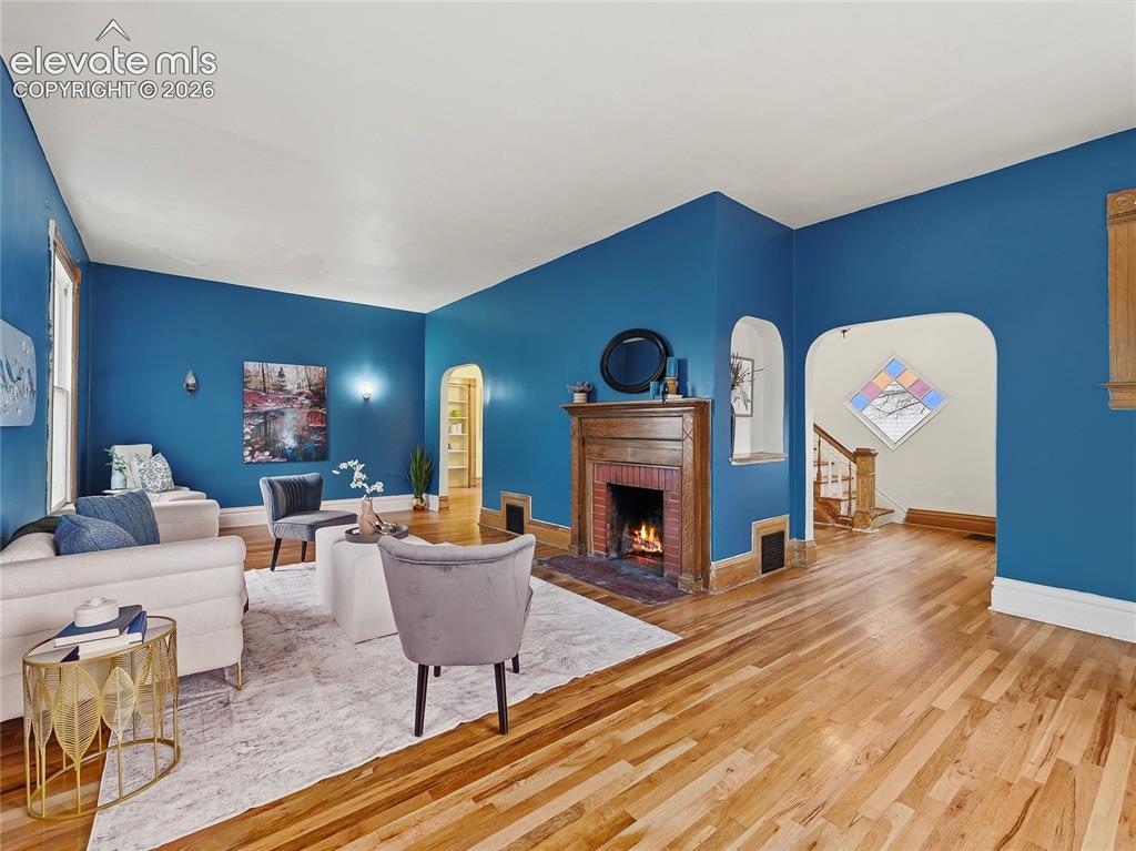Image 9 of 33: Virtual fire (Sellers have never used the wood-burning fireplace).