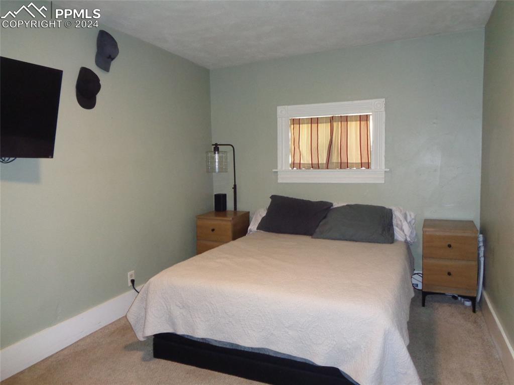 Image 13 of 27: Bedroom