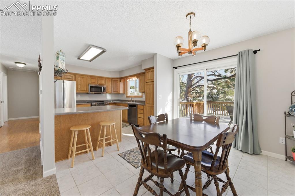 Image 12 of 45: Dining Area