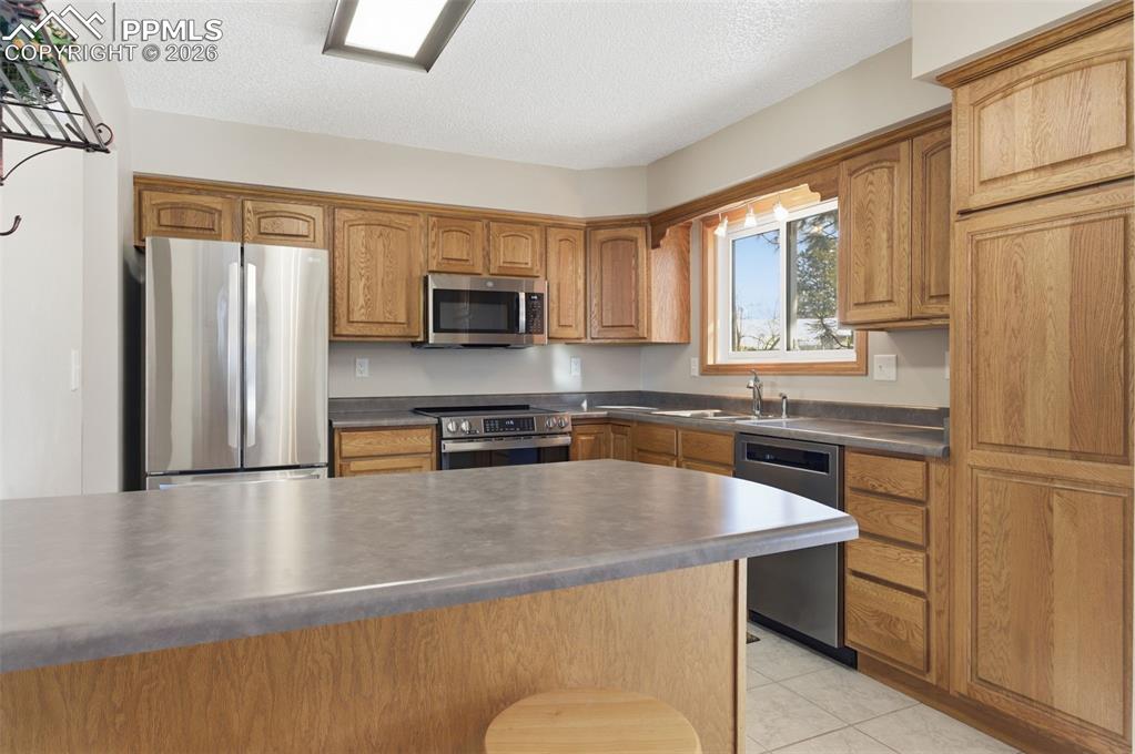 Image 13 of 45: Kitchen