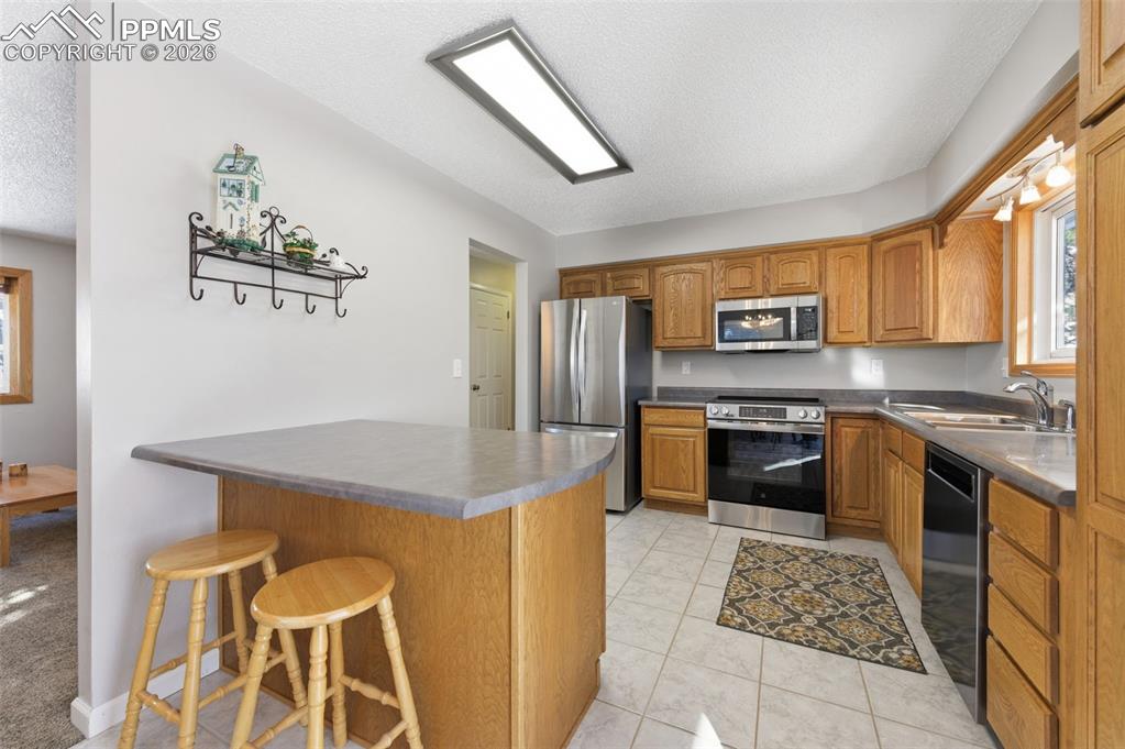 Image 14 of 45: Kitchen