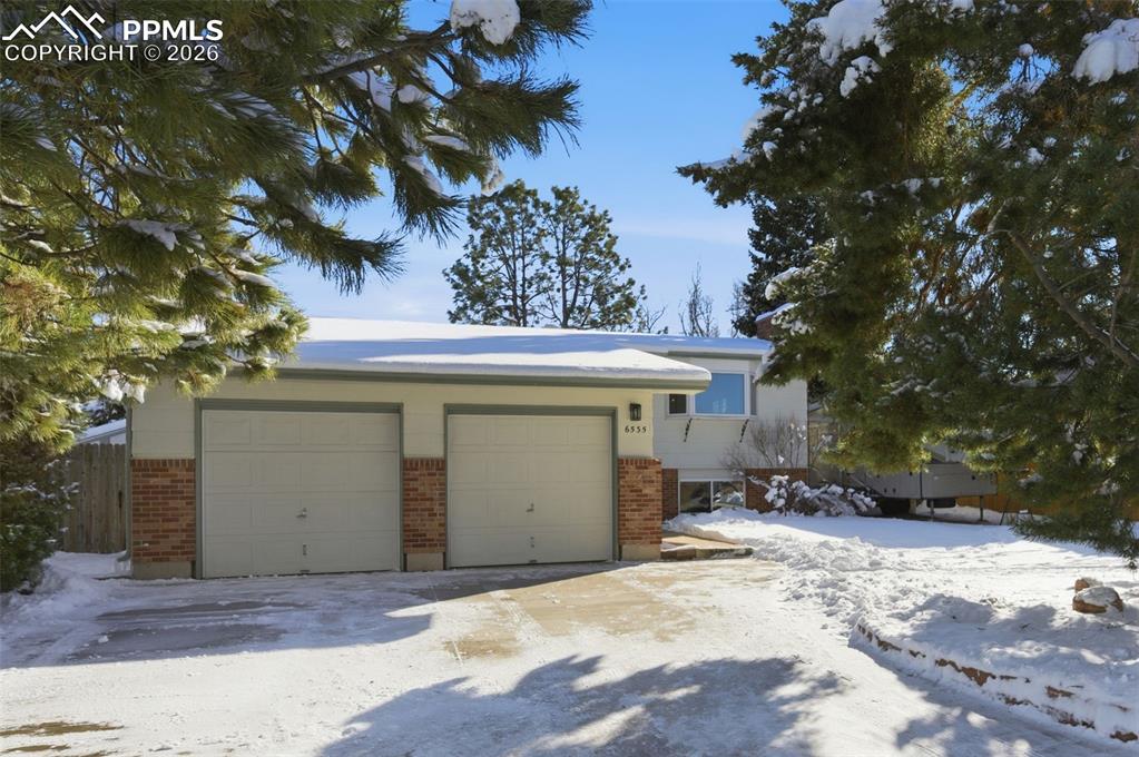 Image 2 of 45: Garage