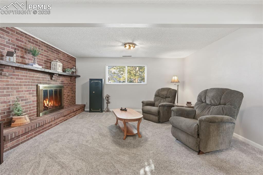 Image 25 of 45: Living Room