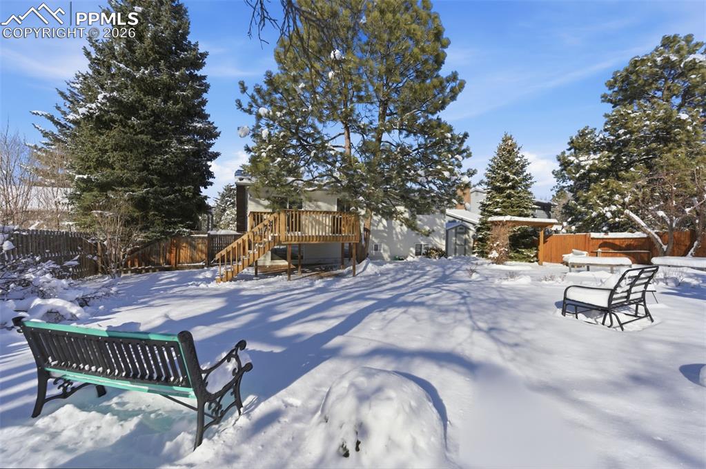 Image 42 of 45: Yard