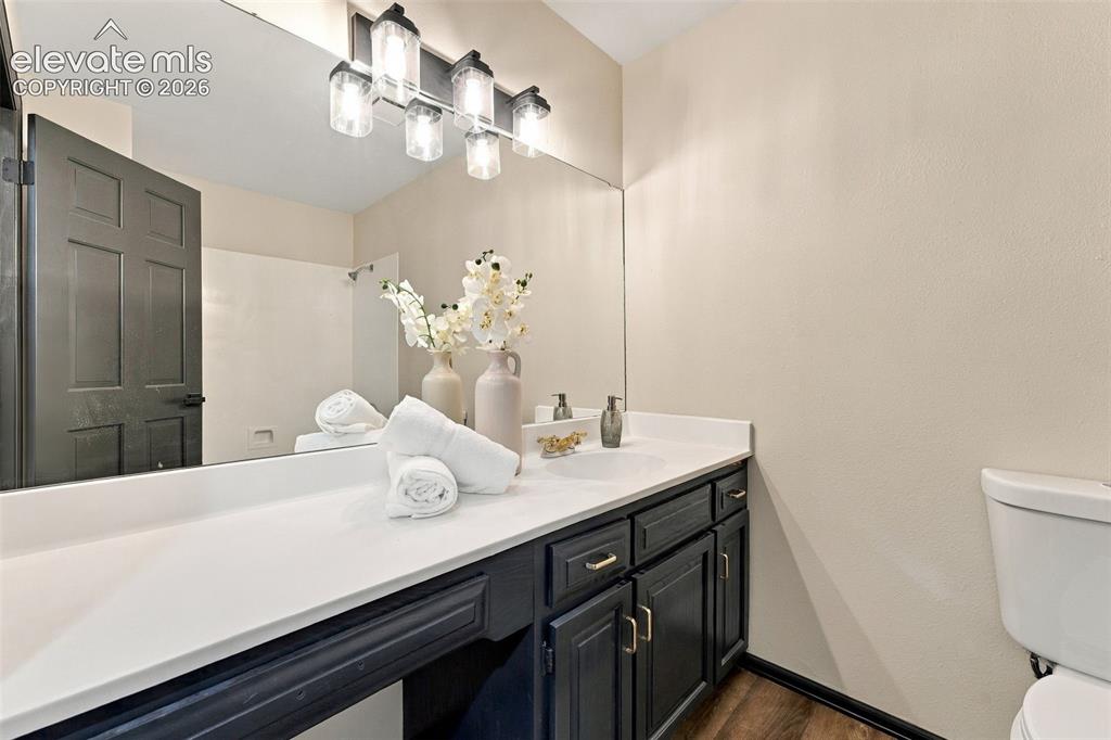 Image 18 of 49: Bathroom