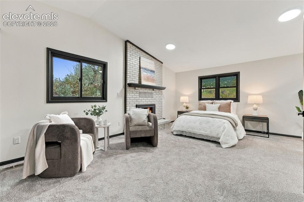 Image 19 of 49: Bedroom