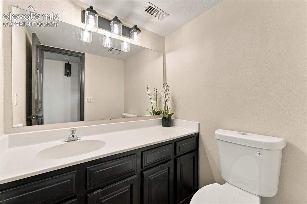 Image 34 of 49: Bathroom
