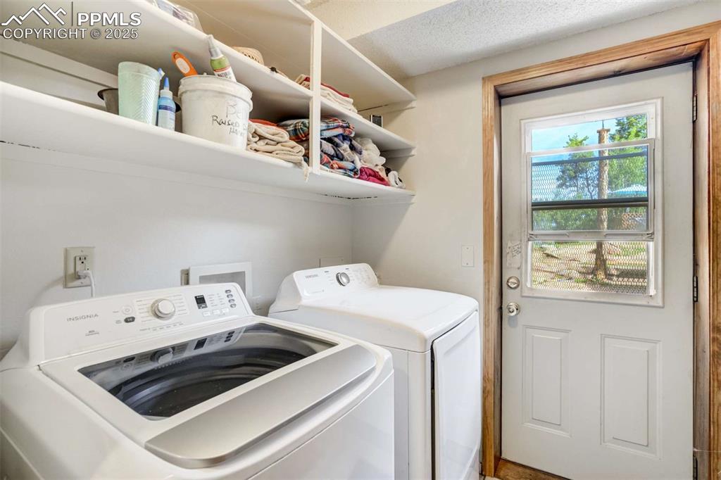 Image 21 of 50: Laundry